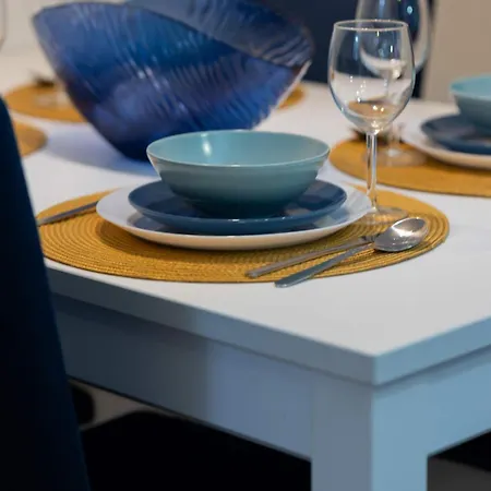 Apartament Air Conditioned In With Parking, Desk And Bathtub By Renters *