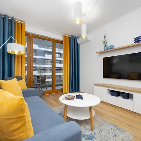 Air Conditioned In With Parking, Desk And Bathtub By Renters * Warsaw