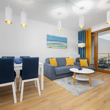 Apartment Air Conditioned In With Parking, Desk And Bathtub By Renters Warsaw
