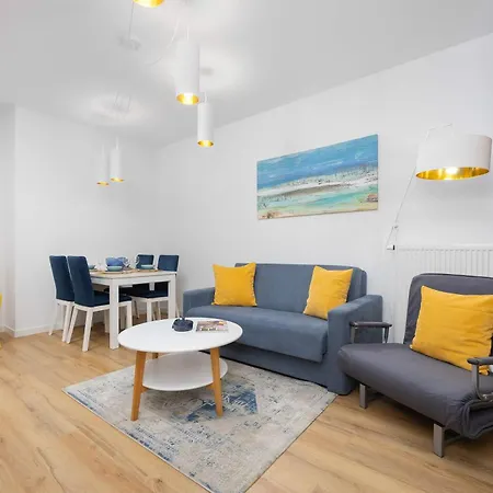 Air Conditioned In With Parking, Desk And Bathtub By Renters * Warsaw